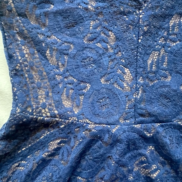 BCBG Maxazria lace top - Picture 4 of 4